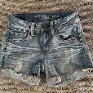 00 American Eagle Midi super stretch jean shorts
